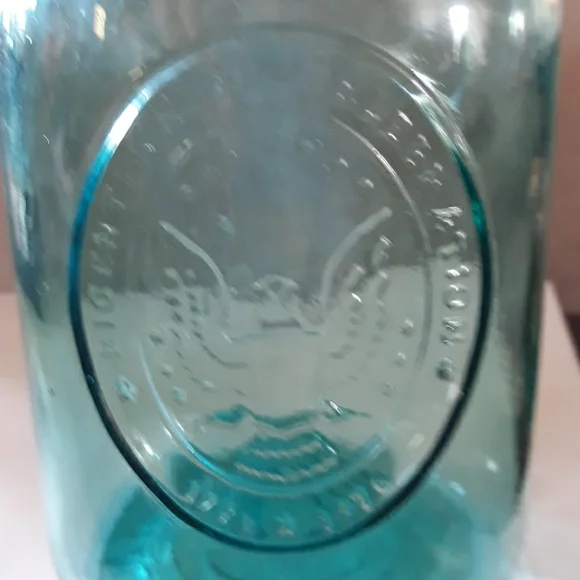 Blue ball ideal jar with metal bale and blue glass lid, this is a one quart jar. - Picture 5 of 5